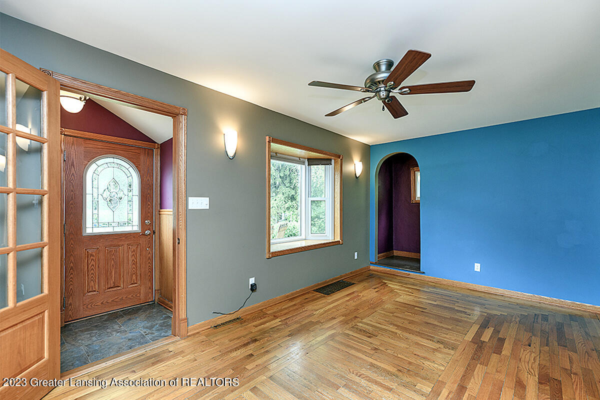 2030 East Stoll Road Lansing, MI 48906 - Photo 5 of 24 05