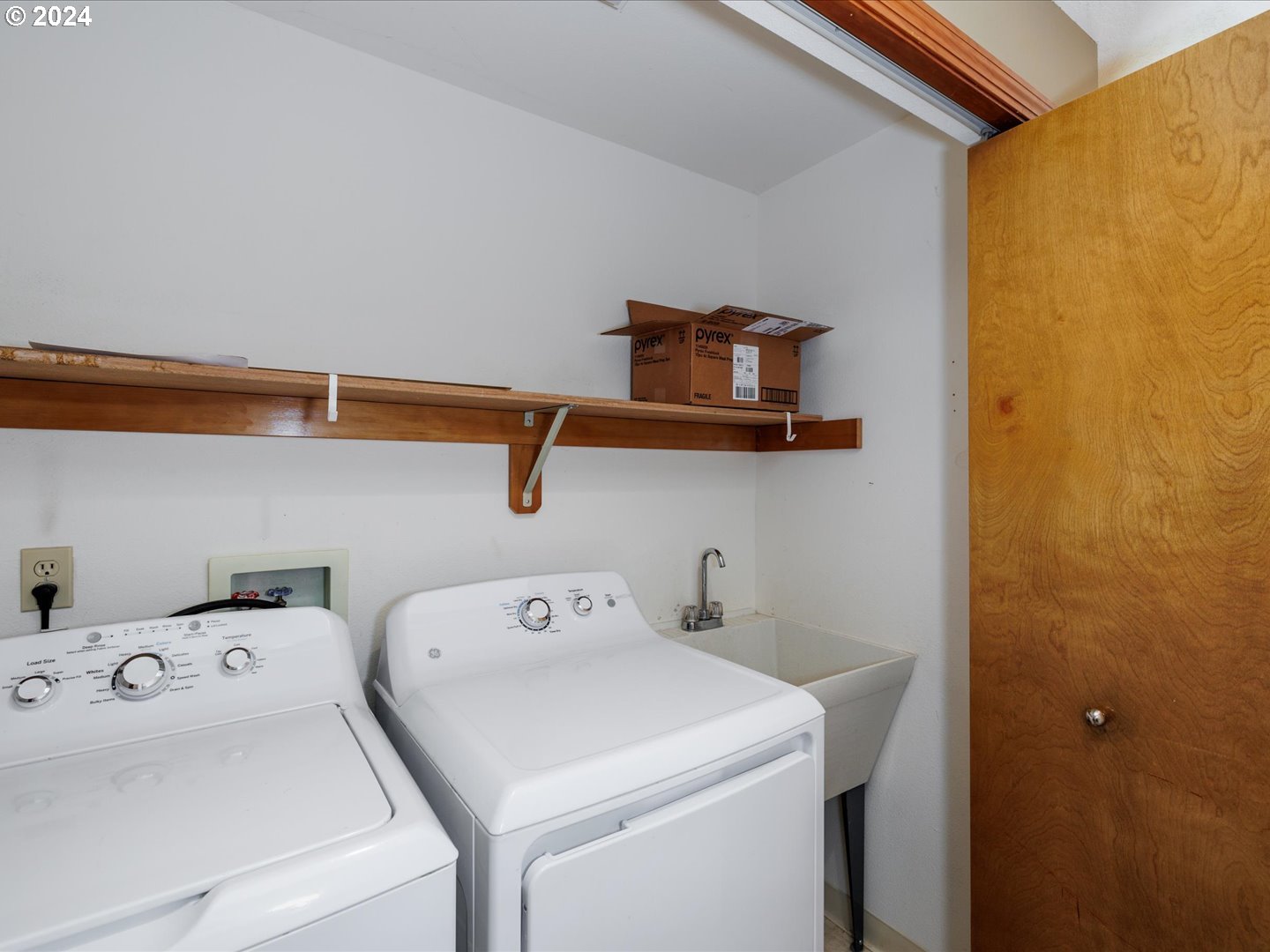 12641 Southwest Overgaard Street Portland, OR 97224 - Photo 19 of 27 Laundry