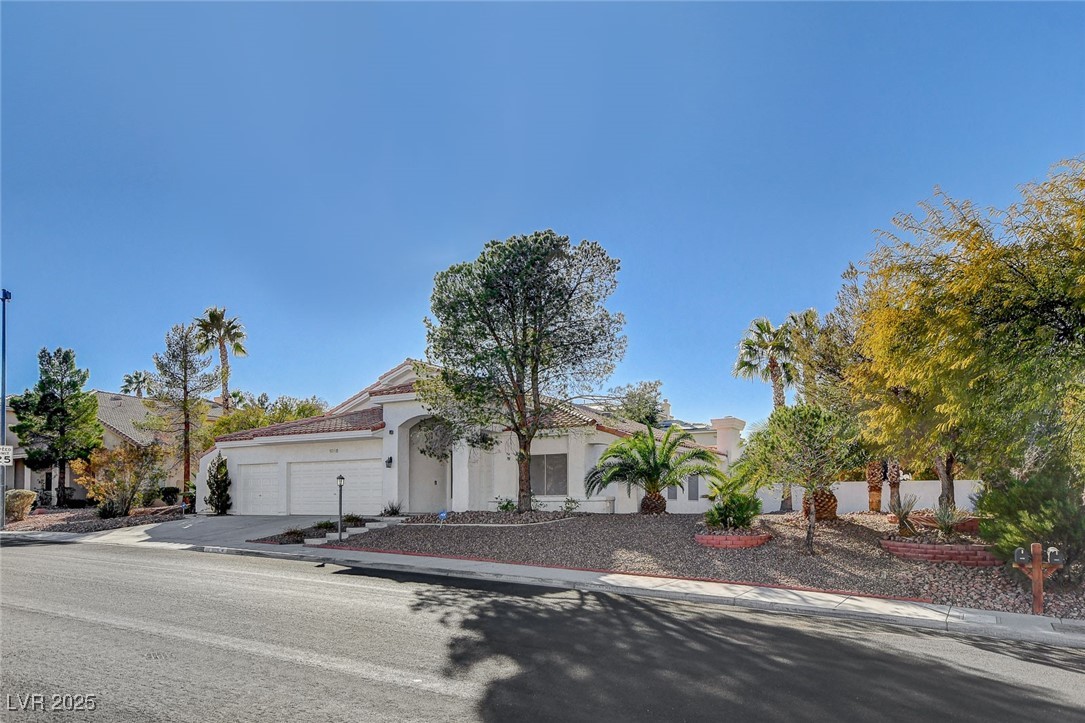 1028 Norellat Road Henderson, NV 89011 - Photo 4 of 74 Custom home on an oversized lot