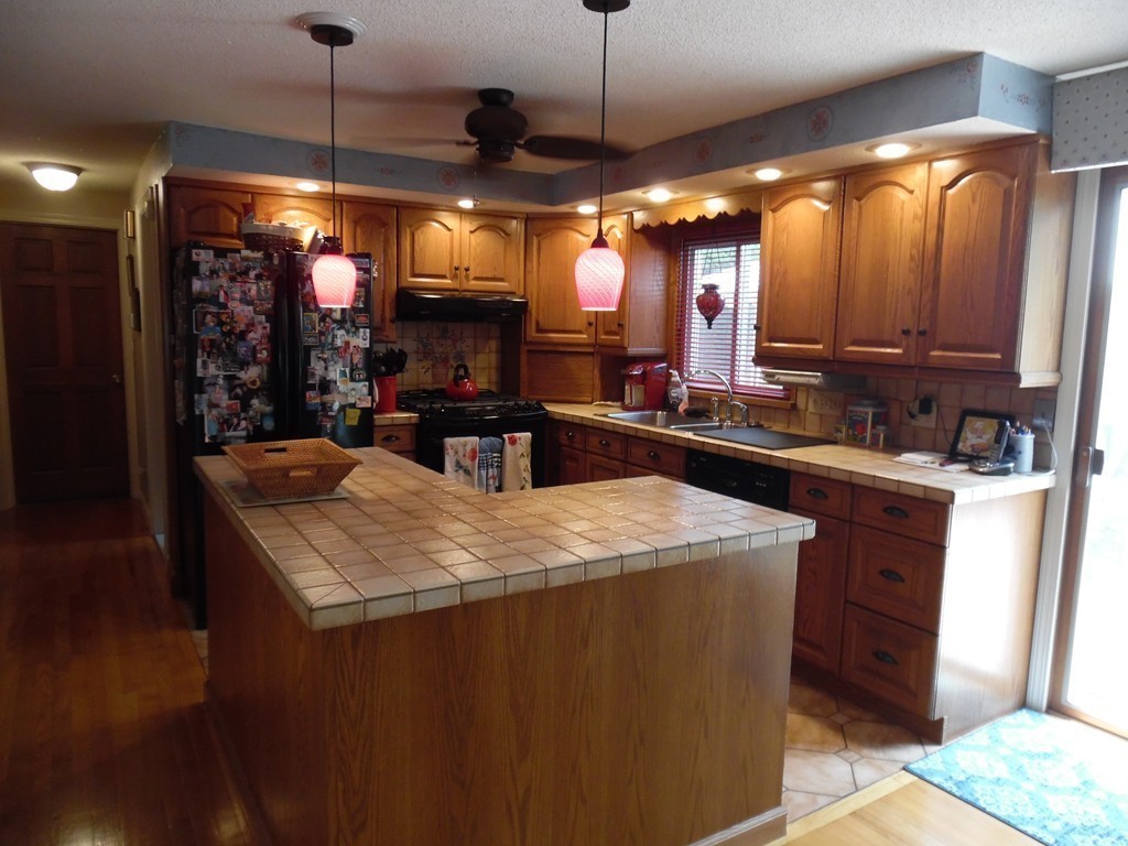 15 Hadley Street Springfield, MA 01118 - Photo 13 of 30 Gallery Image 13