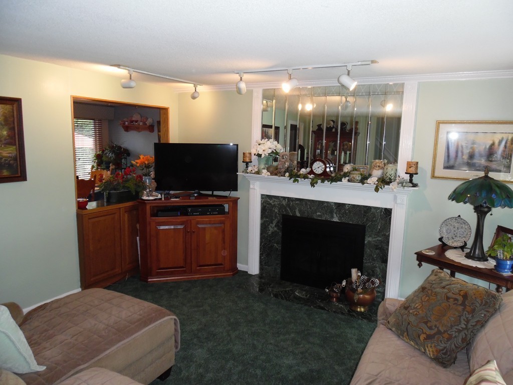 15 Hadley Street Springfield, MA 01118 - Photo 17 of 30 Gallery Image 17