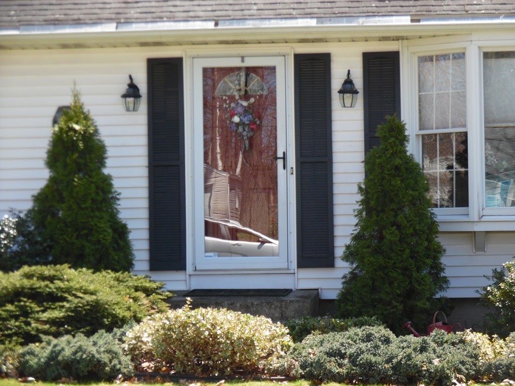 15 Hadley Street Springfield, MA 01118 - Photo 2 of 30 Gallery Image 2