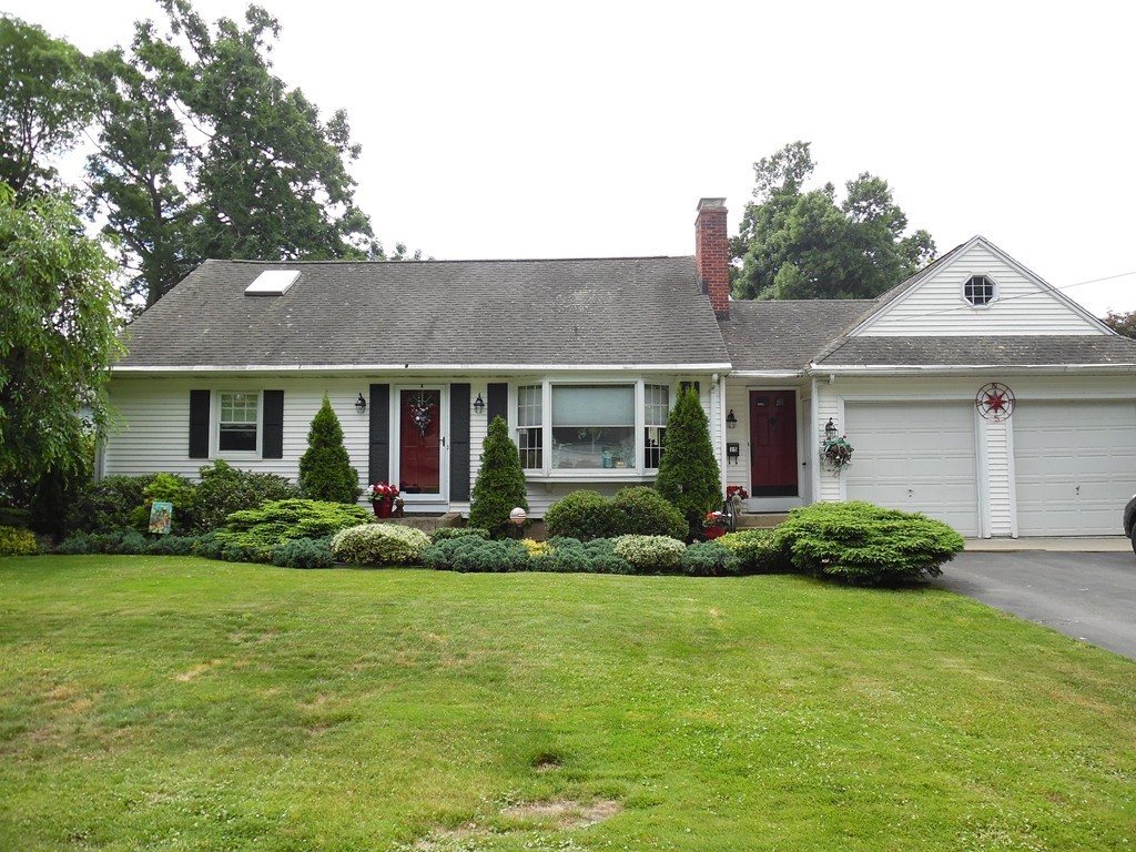 15 Hadley Street Springfield, MA 01118 - Photo 4 of 30 Gallery Image 4