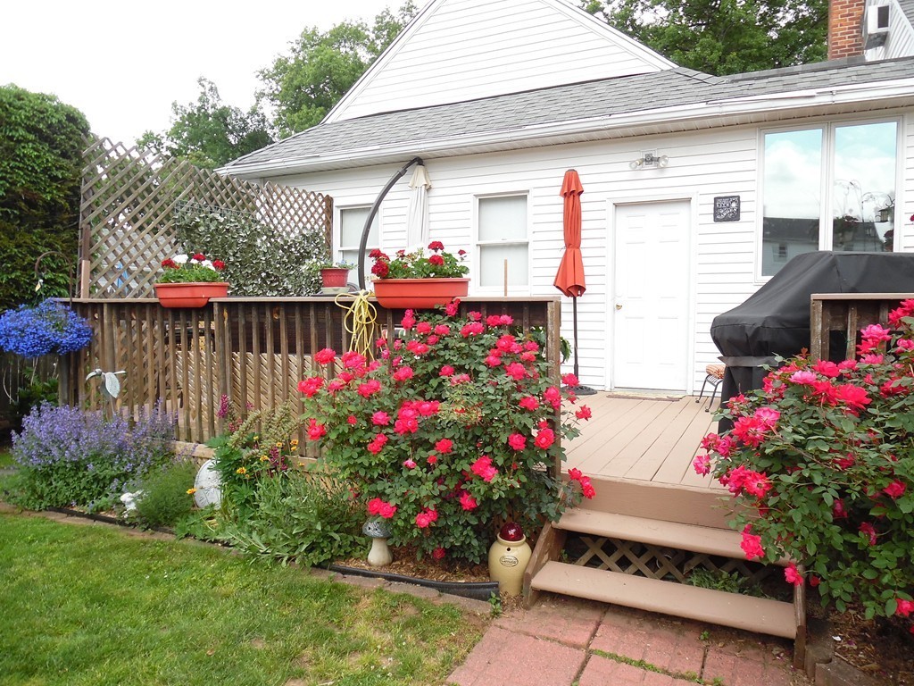 15 Hadley Street Springfield, MA 01118 - Photo 6 of 30 Gallery Image 6