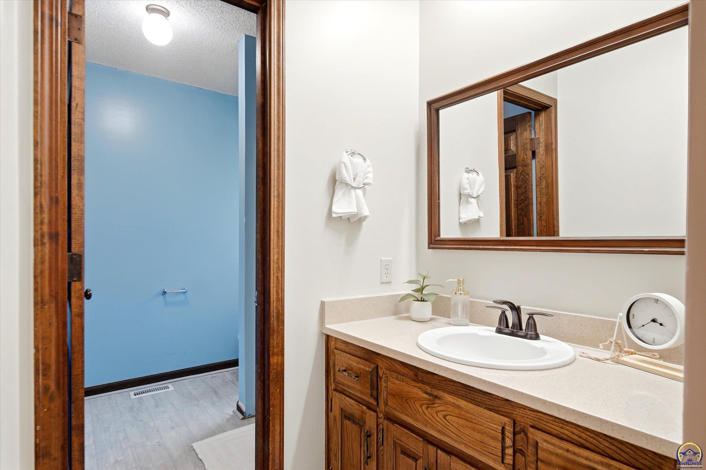 760 Southwest Prairie Court Topeka, KS 66606 - Photo 26 of 37