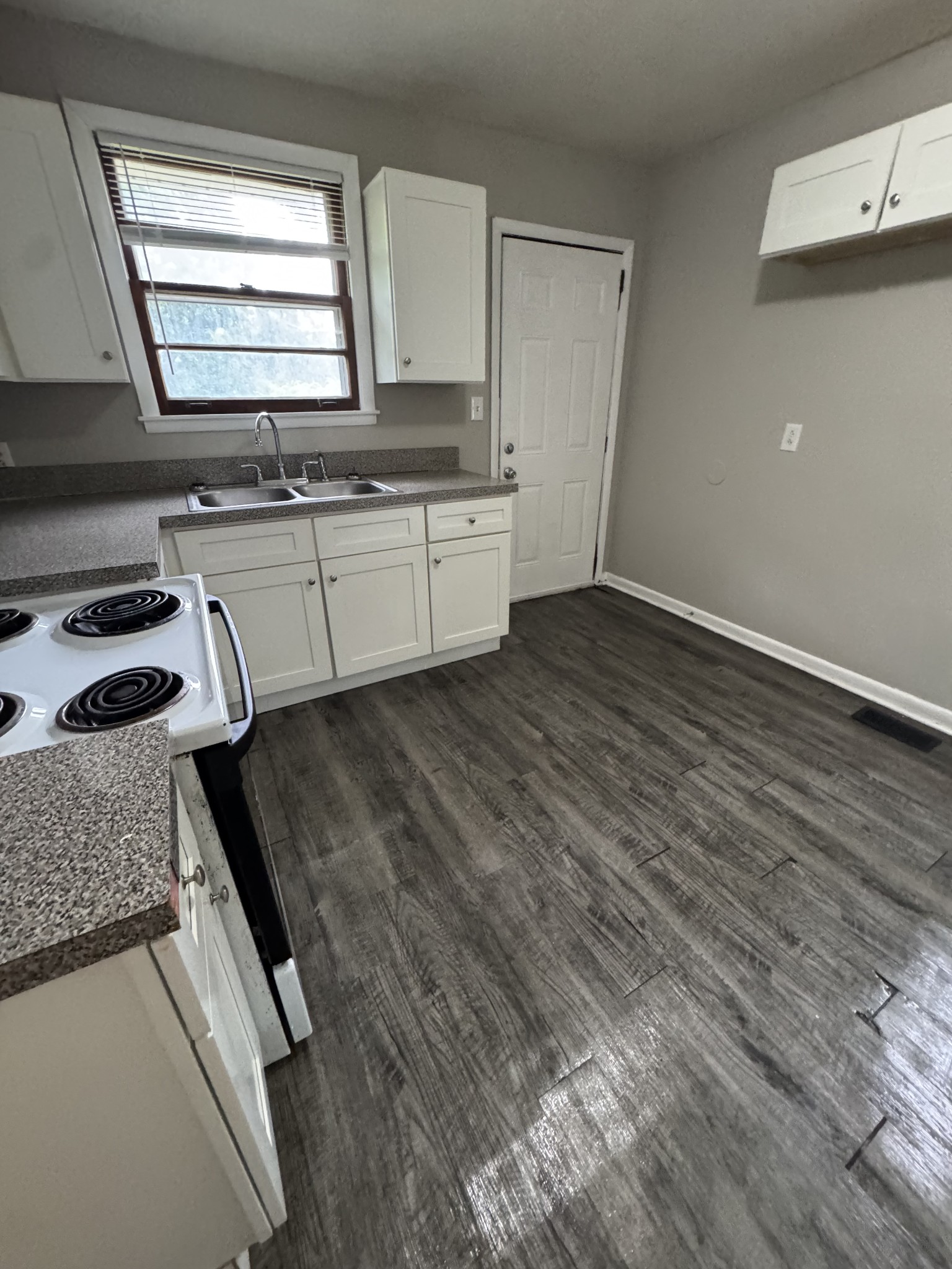 541 Ben Allen Road Nashville, TN 37216 - Photo 4 of 16 Gallery Image 4