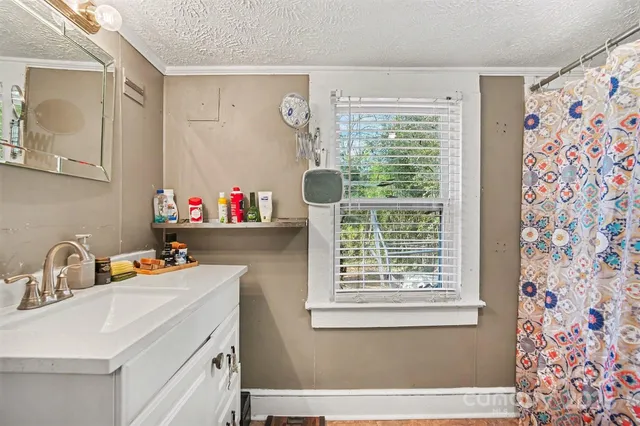 $175,000 | 409 South Maple Street, Dallas, NC 28034