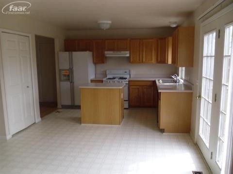810 3rd Street Fenton, MI 48430 - Photo 3 of 10 20353280-2.JPG