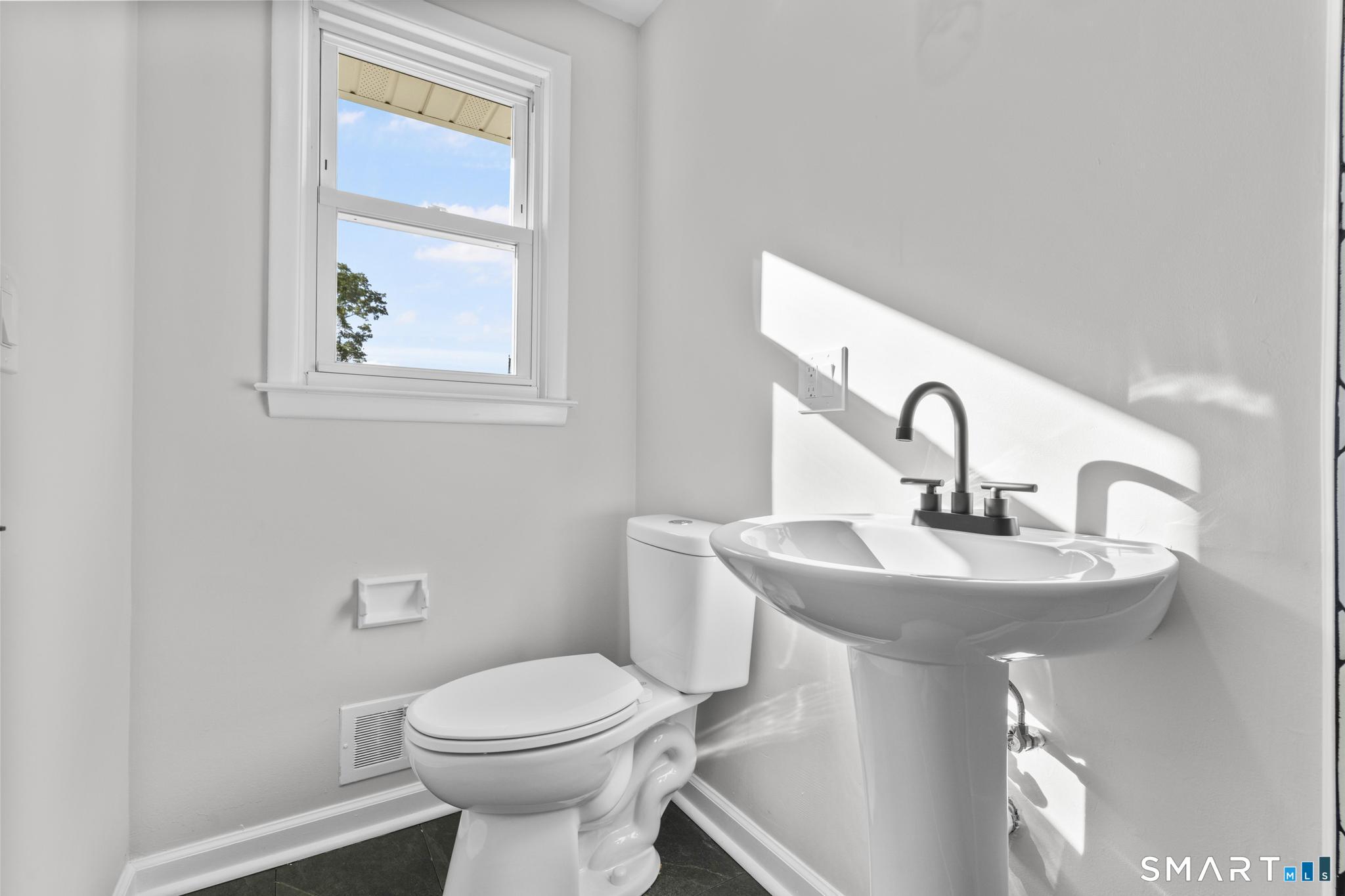 47 Williamson Road Hamden, CT 06517 - Photo 23 of 35