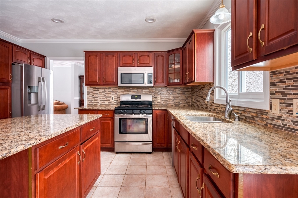 48 Boston Road Westford, MA 01886 - Photo 6 of 41 Gallery Image 6