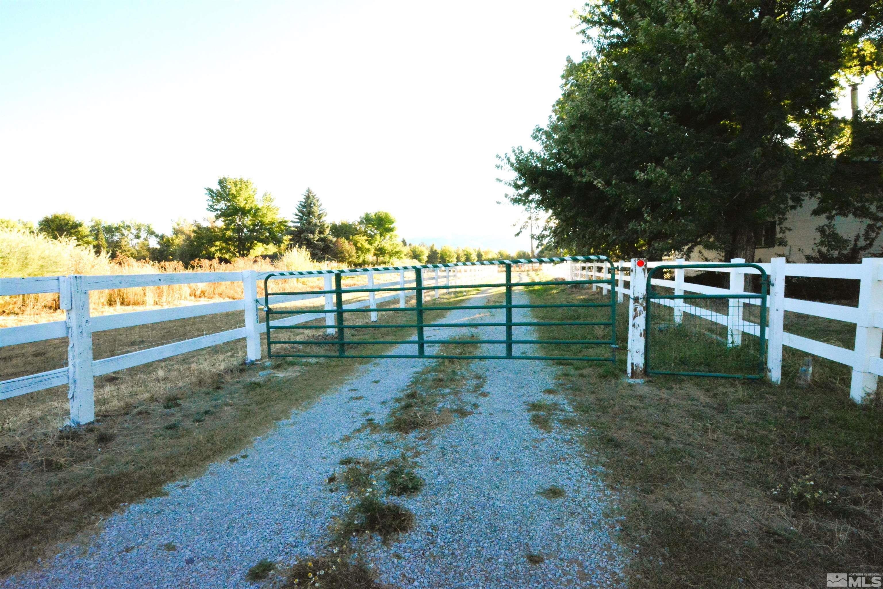 135 Andrew Lane Reno, NV 89521 - Photo 4 of 40 Photo 4