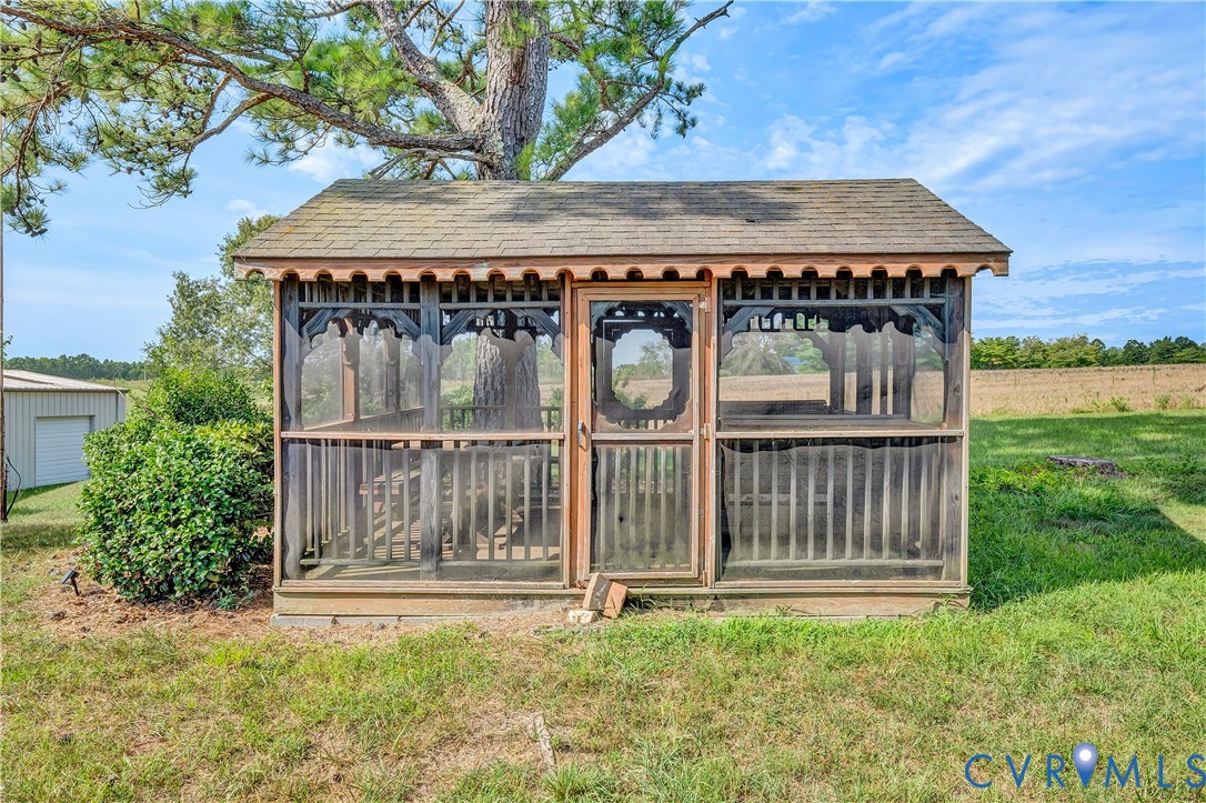 258 Willow Oak Road Appomattox, VA 24522 - Photo 41 of 50 Screened-in outbuilding with a shingle roof and de
