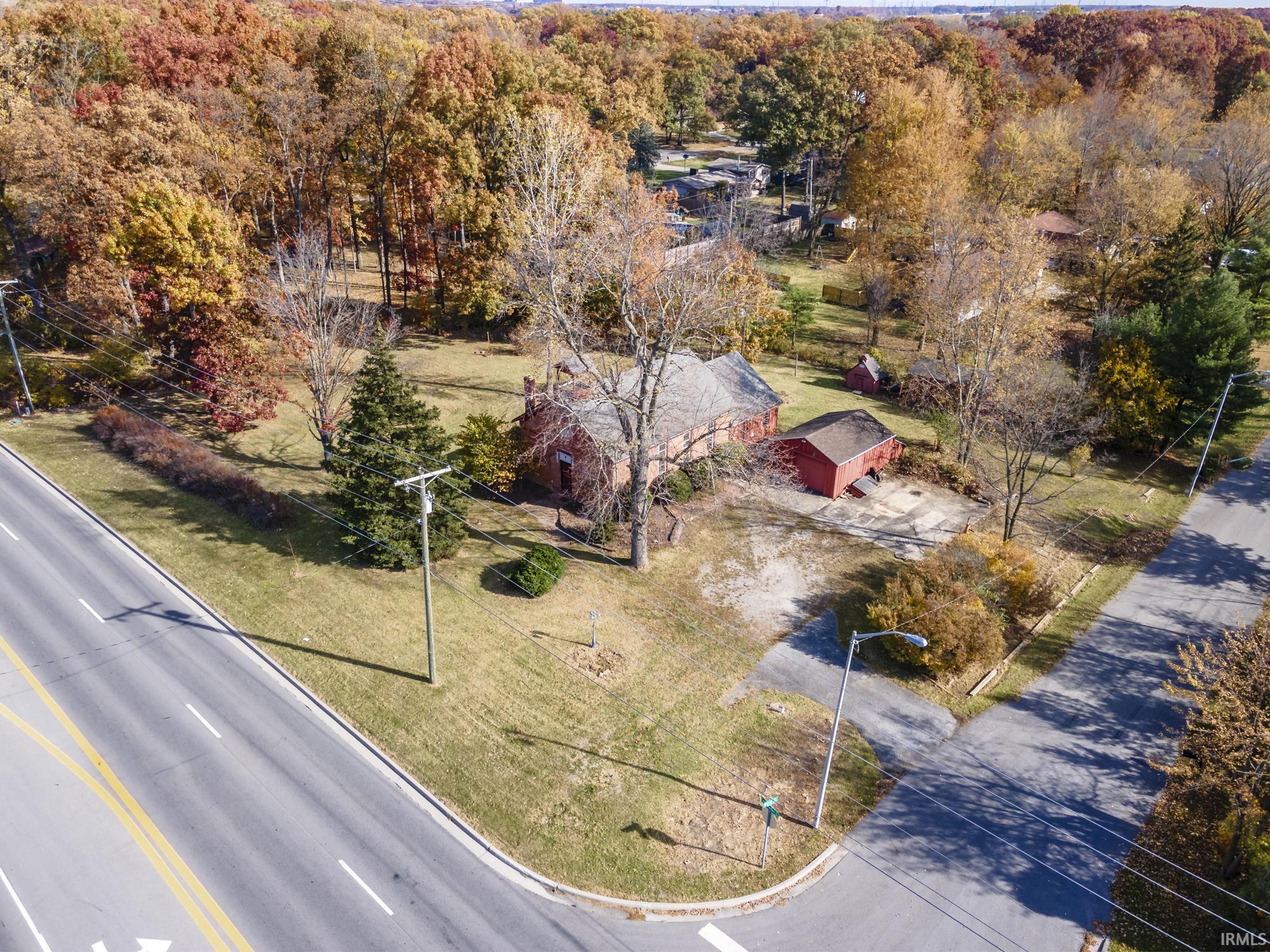 8126 Coldwater Road Fort Wayne, IN 46825 - Photo 5 of 36