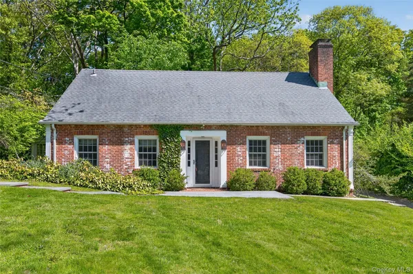 $5,500 | 490 Duck Pond Road, Locust Valley, NY 11560