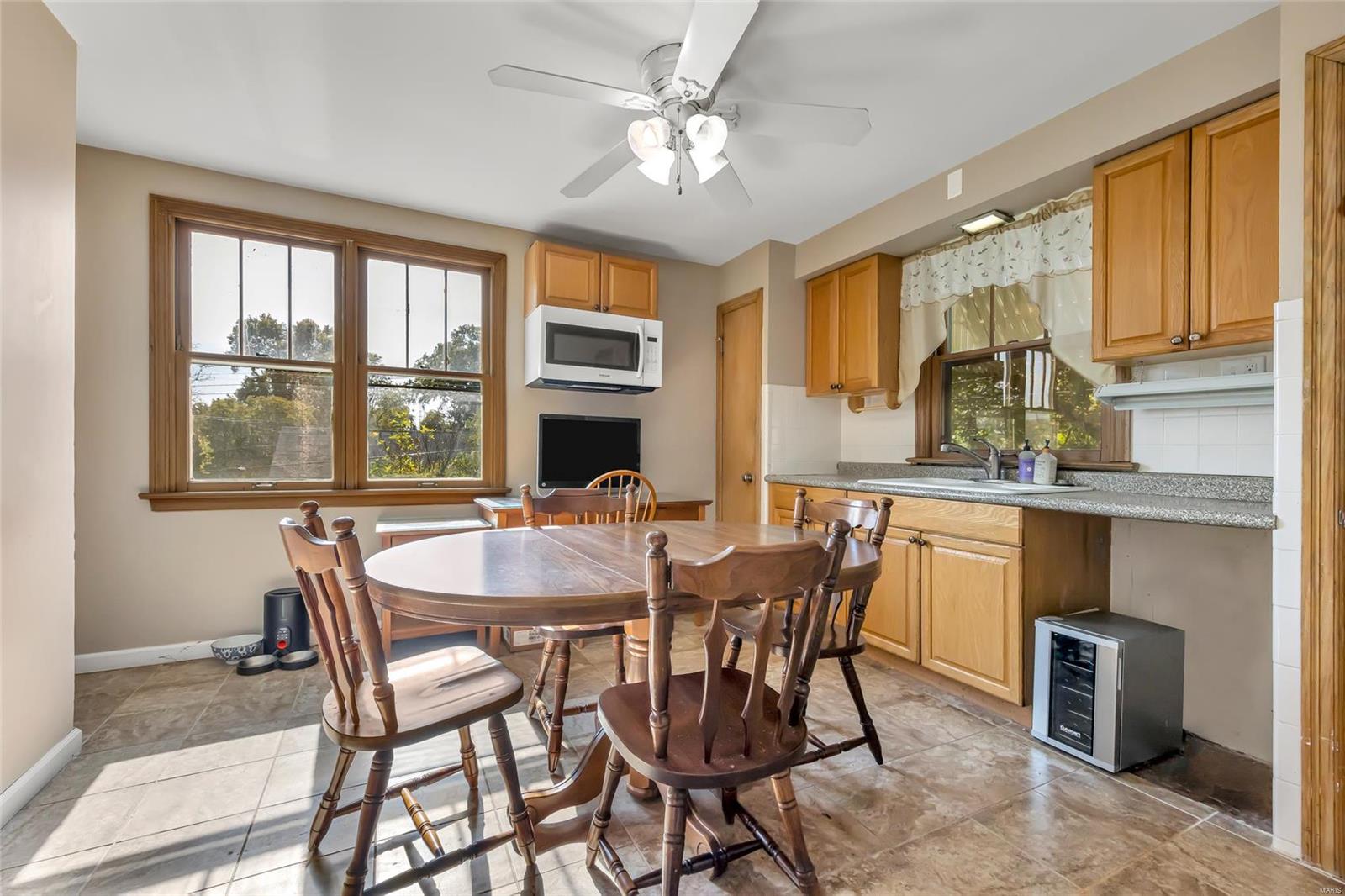 6424 Weber Road St. Louis, MO 63123 - Photo 4 of 19 Gallery Image 4