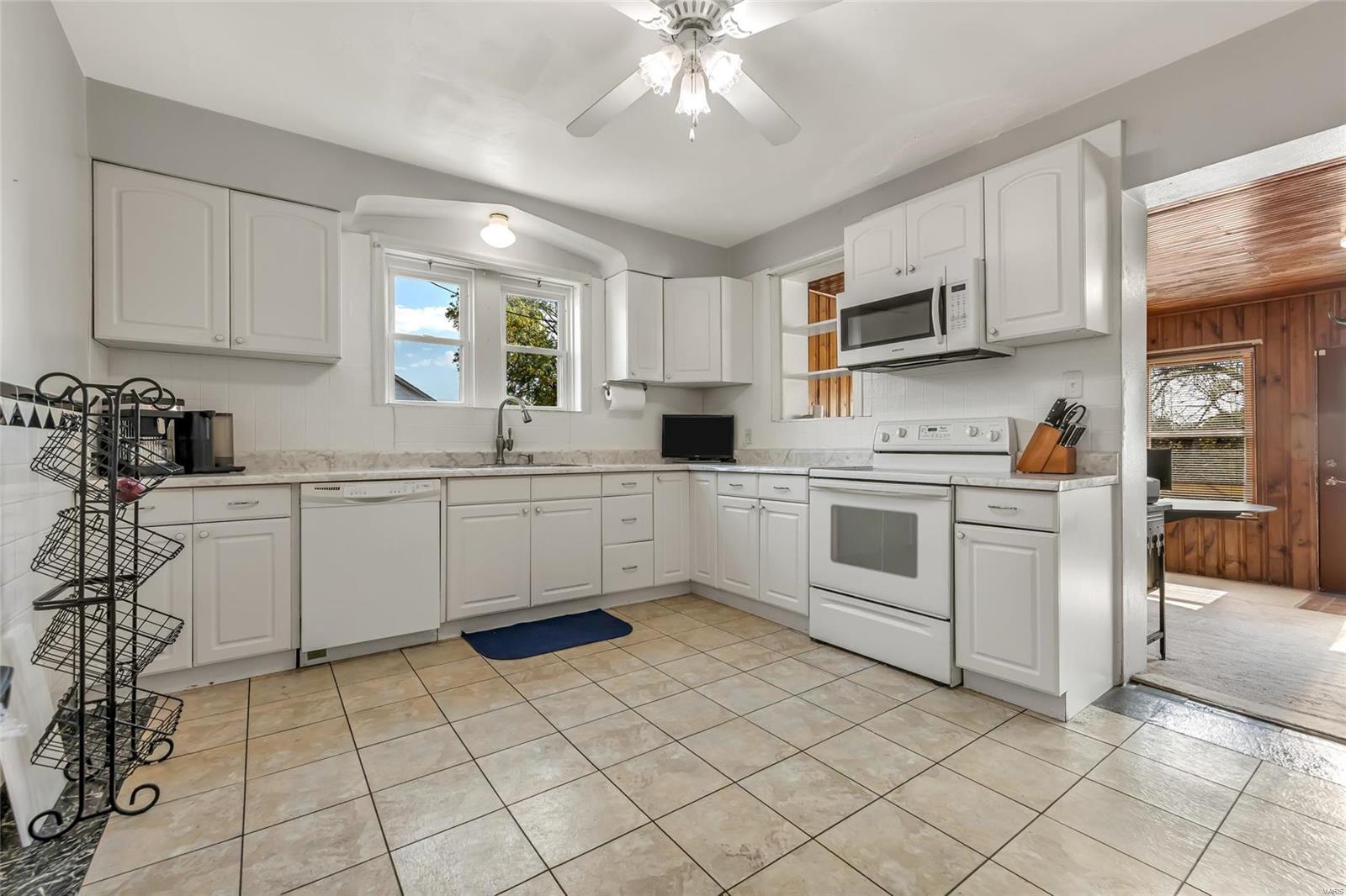 6424 Weber Road St. Louis, MO 63123 - Photo 5 of 19 Gallery Image 5