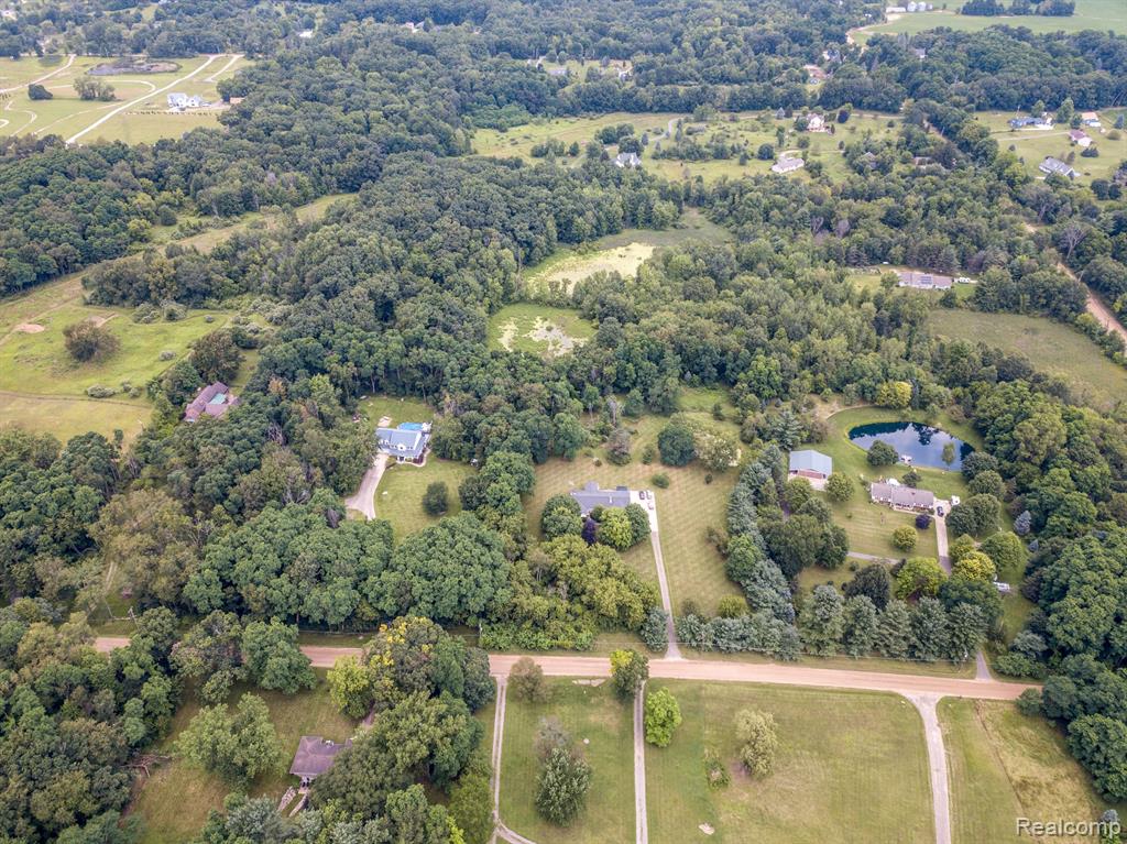 11439 Faussett Road Fenton, MI 48430 - Photo 5 of 38