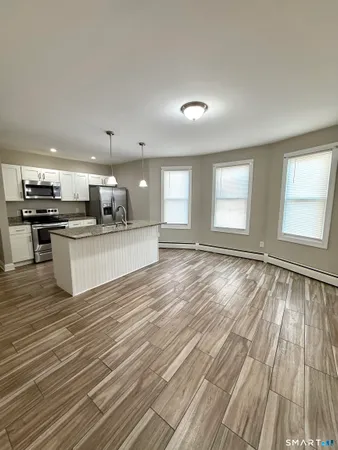 $1,900 | 145 Smith Street, Unit 1, New Britain, CT 06053