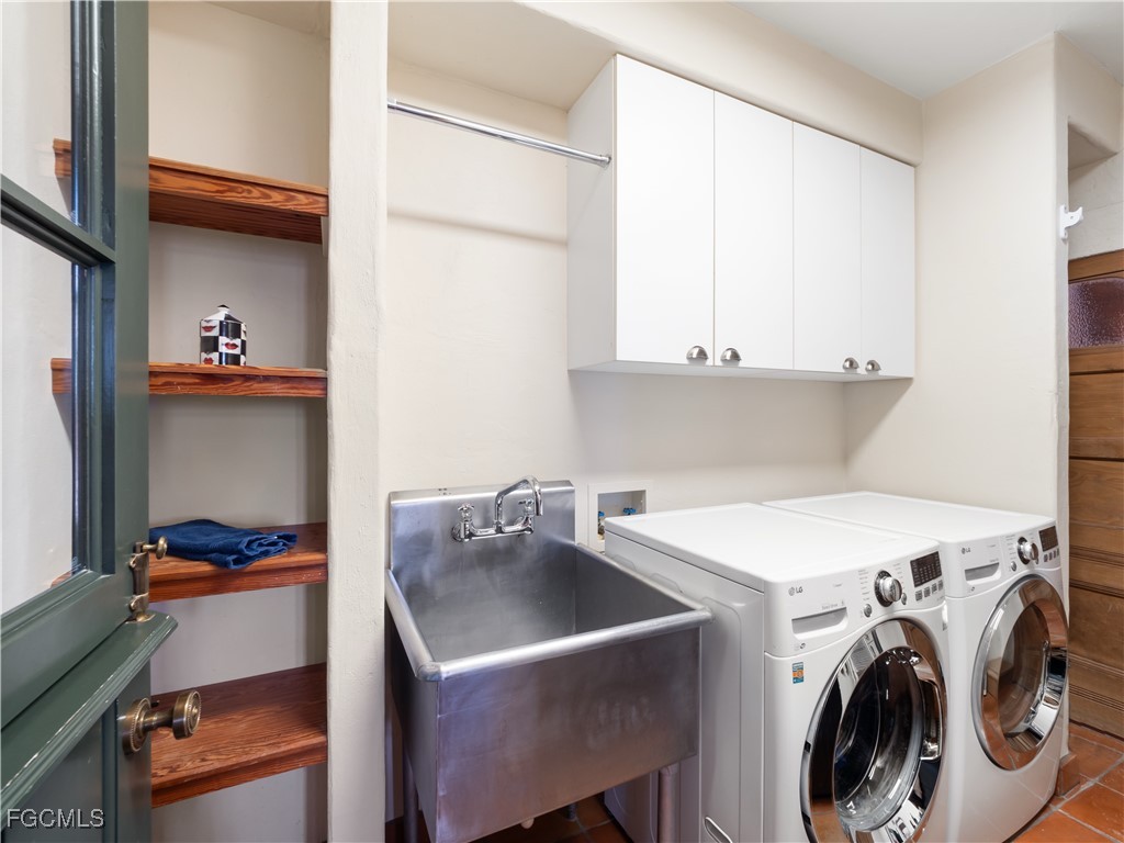5844 Riverside Lane Fort Myers, FL 33919 - Photo 18 of 50 a utility room with dryer and washer