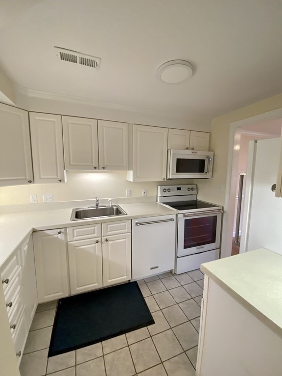 31 Jericho Road, Unit 31 Weston, MA 02493 - Photo 5 of 18