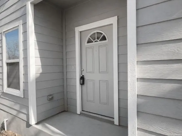 $1,425 | 7356 Misty Ridge Drive, Unit 11, Converse, TX 78109