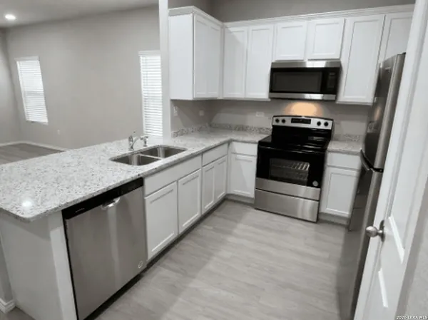 $1,425 | 7356 Misty Ridge Drive, Unit 11, Converse, TX 78109