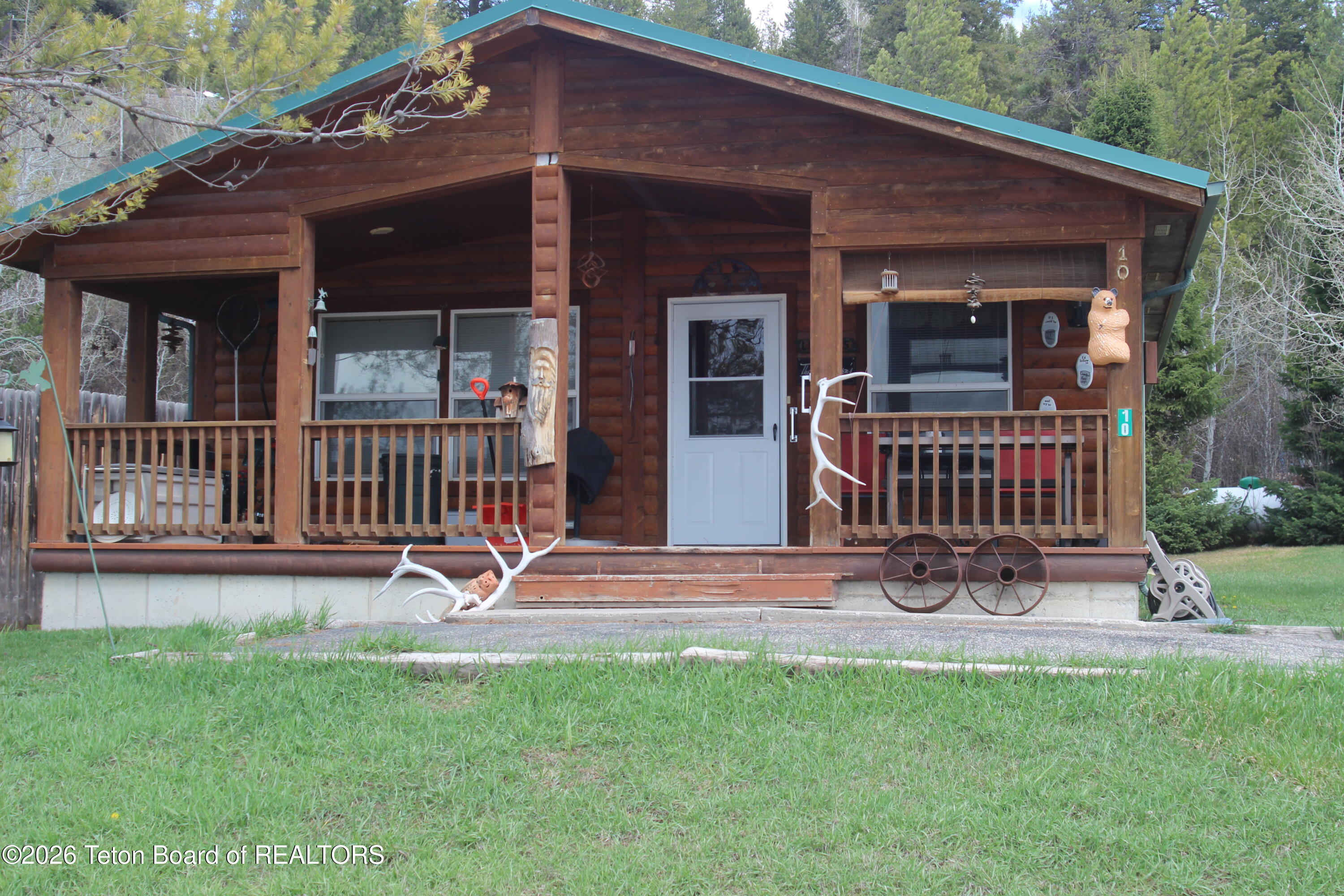 10 Foothill Boulevard Alpine, WY 83128 - Photo 2 of 21 IMG_2746