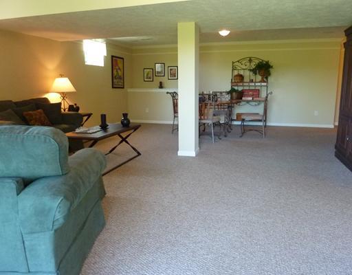 135 Walnut Drive McKees Rocks, PA 15136 - Photo 16 of 18 Den/Family/Great Room.