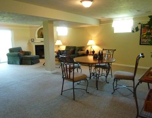 135 Walnut Drive McKees Rocks, PA 15136 - Photo 17 of 18 Den/Family/Great Room.