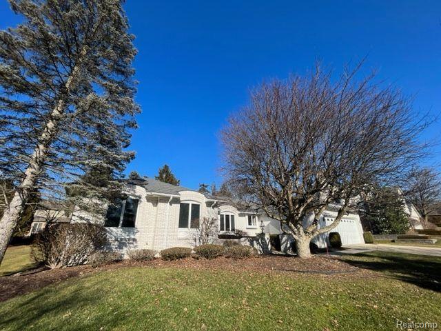 1042 Springwood Lane Rochester, MI 48309 - Photo 2 of 15