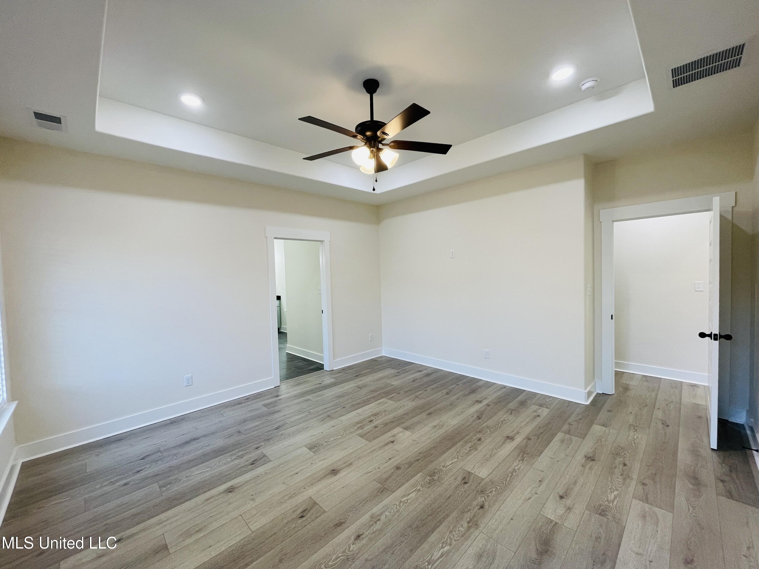 663 Moore Loop Byhalia, MS 38611 - Photo 17 of 55 IMG_4329