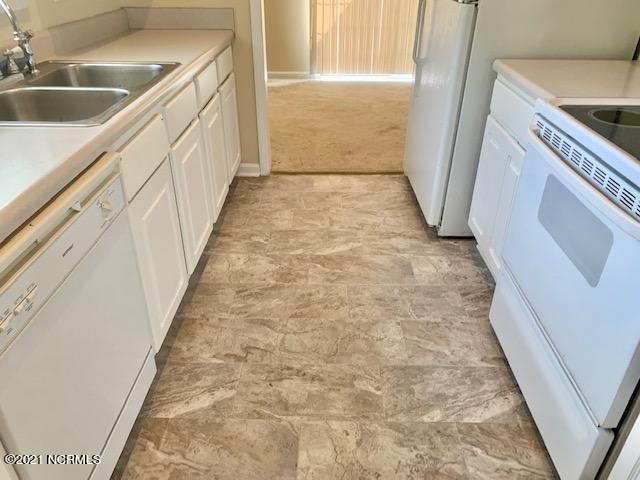 2946 Flint Ridge Road Greenville, NC 27834 - Photo 7 of 22 New Kitchen Vinyl
