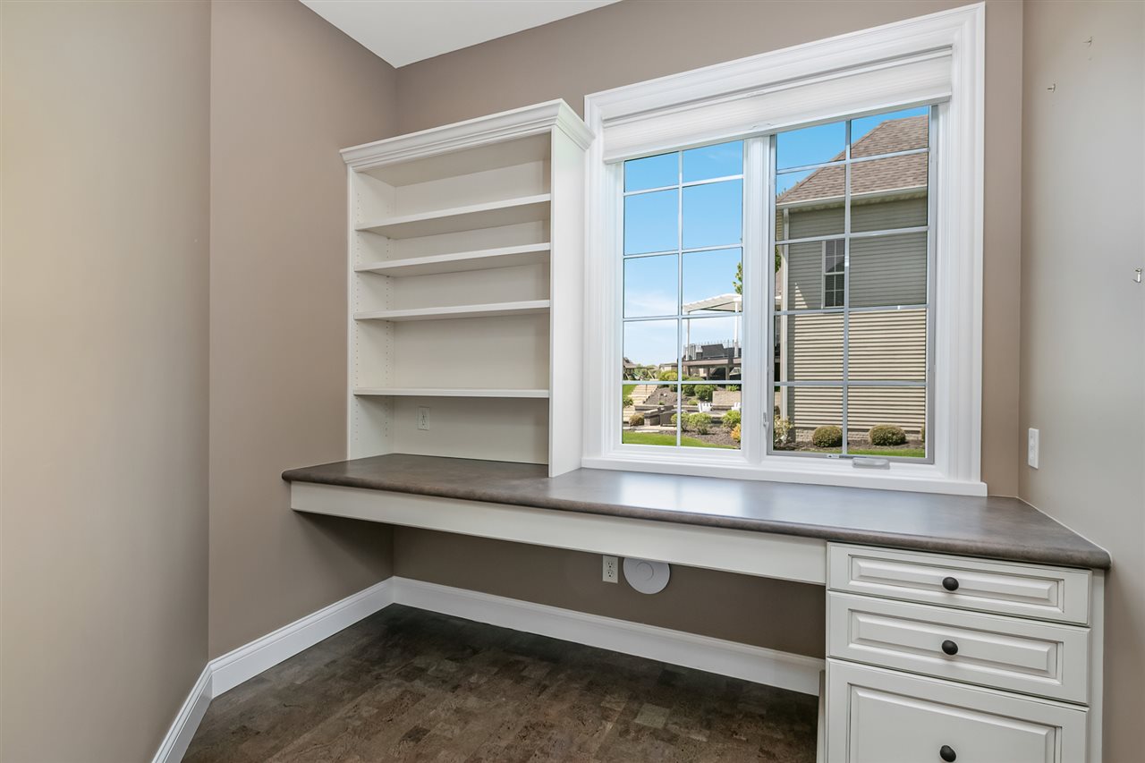 5842 Eagle Ridge Road Bettendorf, IA 52722 - Photo 21 of 36 Gallery Image 21
