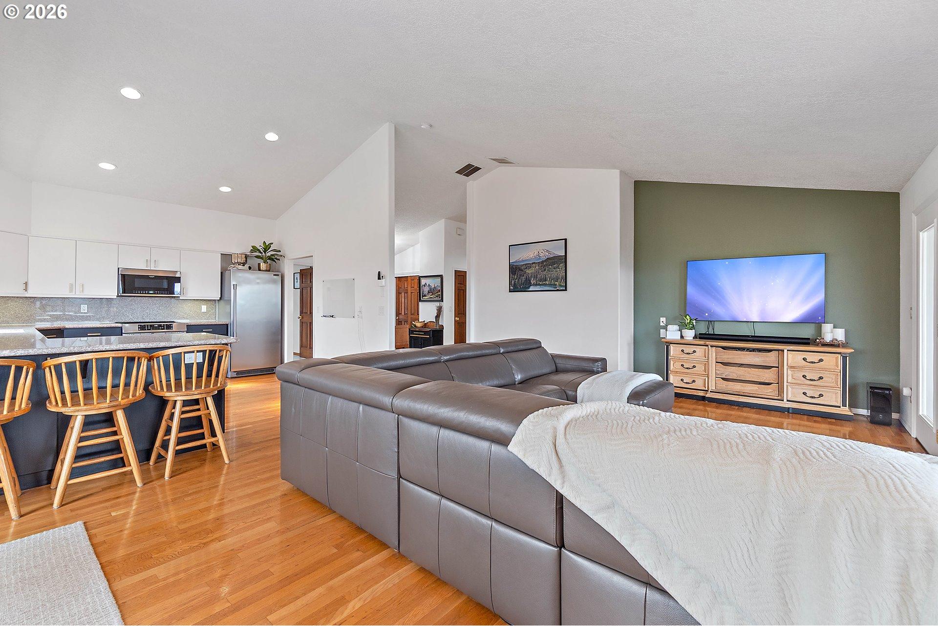 29260 Harbor View Rainier, OR 97048 - Photo 10 of 48 Living Room