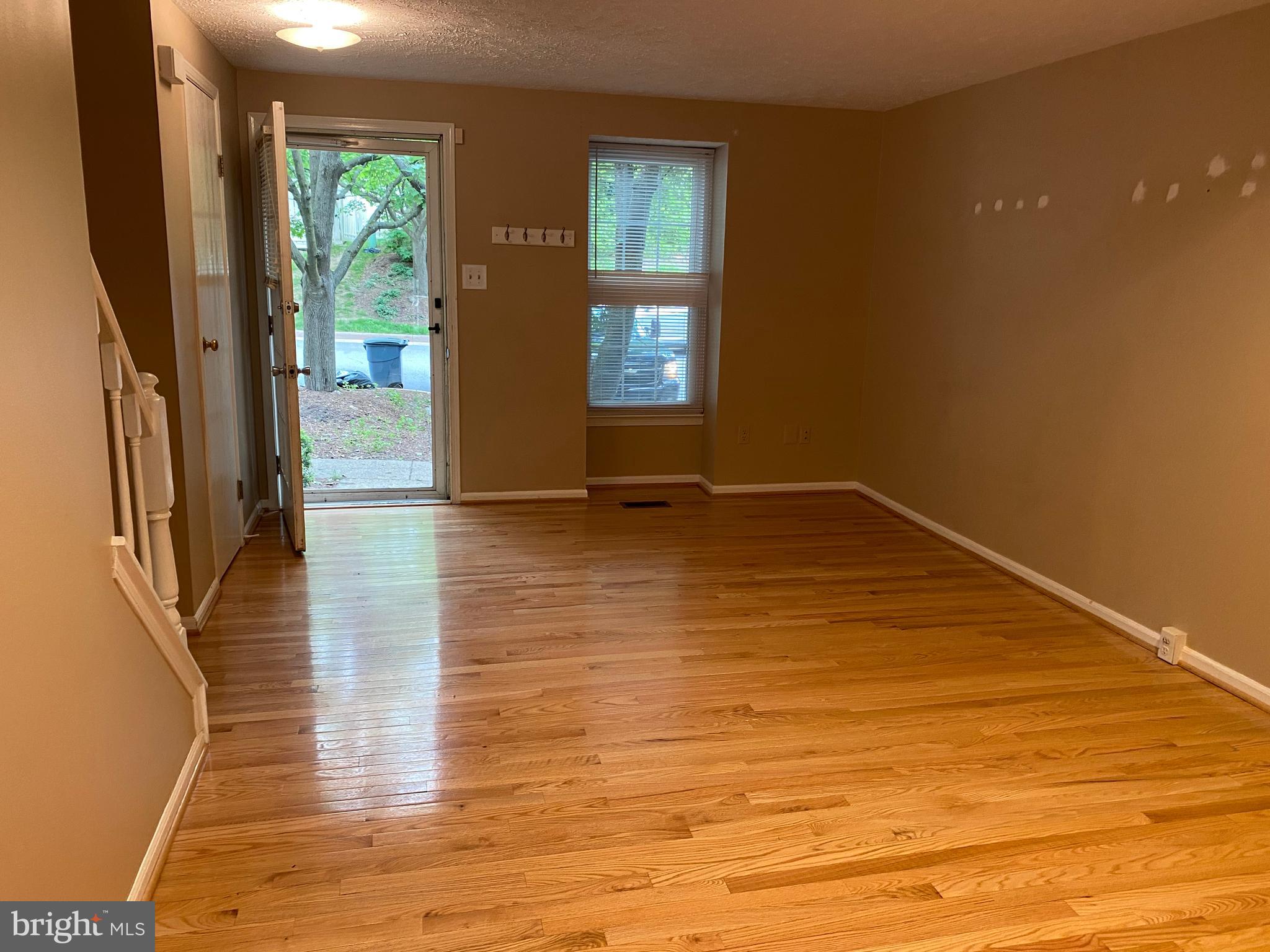 11906 Fieldthorn Court Reston, VA 20194 - Photo 3 of 21