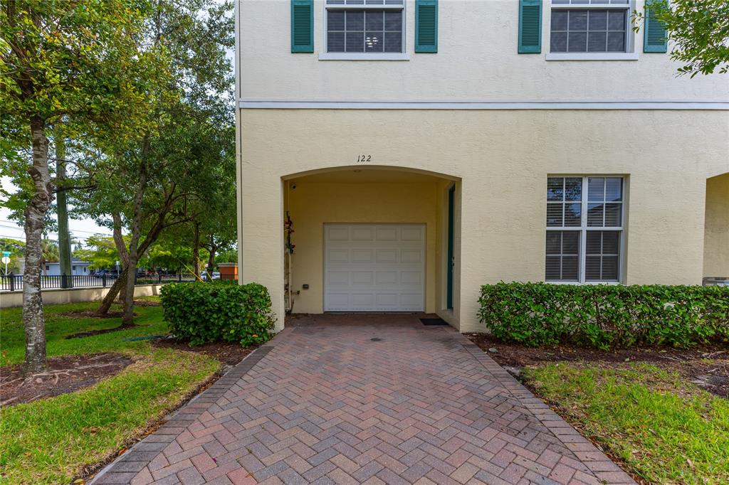 122 Southwest 7th Court, Unit 122 Pompano Beach, FL 33060 - Photo 26 of 36 a front view of a house with garden