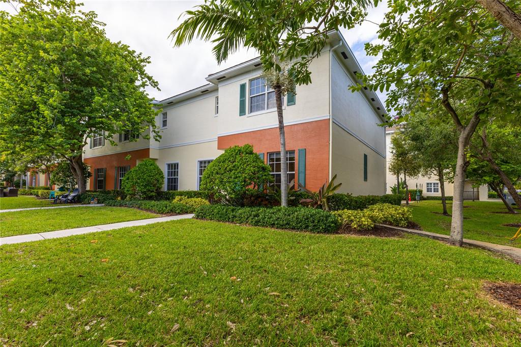 122 Southwest 7th Court, Unit 122 Pompano Beach, FL 33060 - Photo 31 of 36 a front view of house with yard and green space