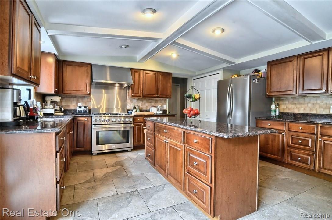 1836 Jason Circle Rochester, MI 48306 - Photo 23 of 45 Chef's gourmet kitchen w/6 burner gas stove/oven!