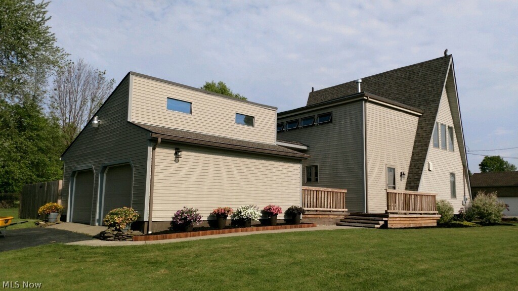 1690 Stillwagon Road Niles, OH 44446 - Photo 1 of 27 Beautiful home, looking from driveway