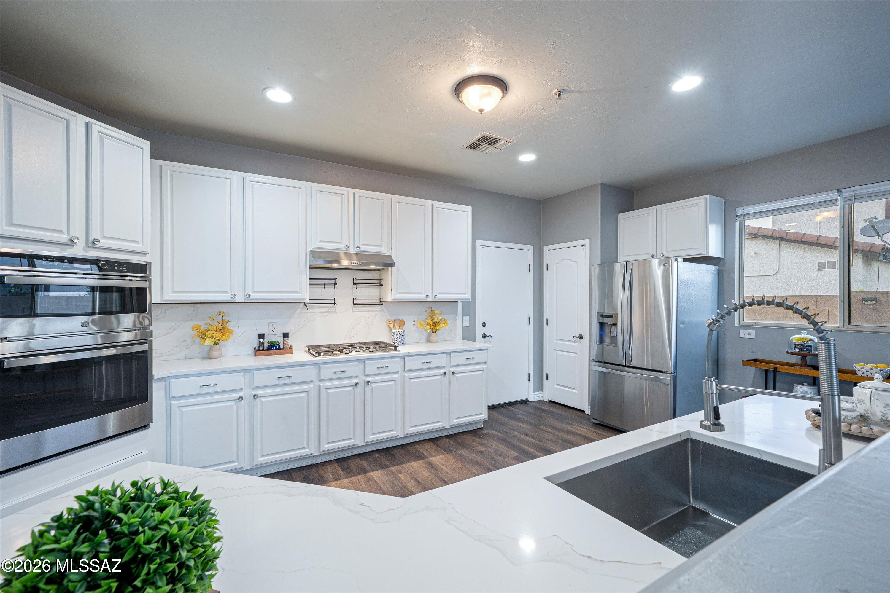 6851 South Salt Cedar Road Tucson, AZ 85756 - Photo 17 of 52 STAINLESS APPLIANCES
