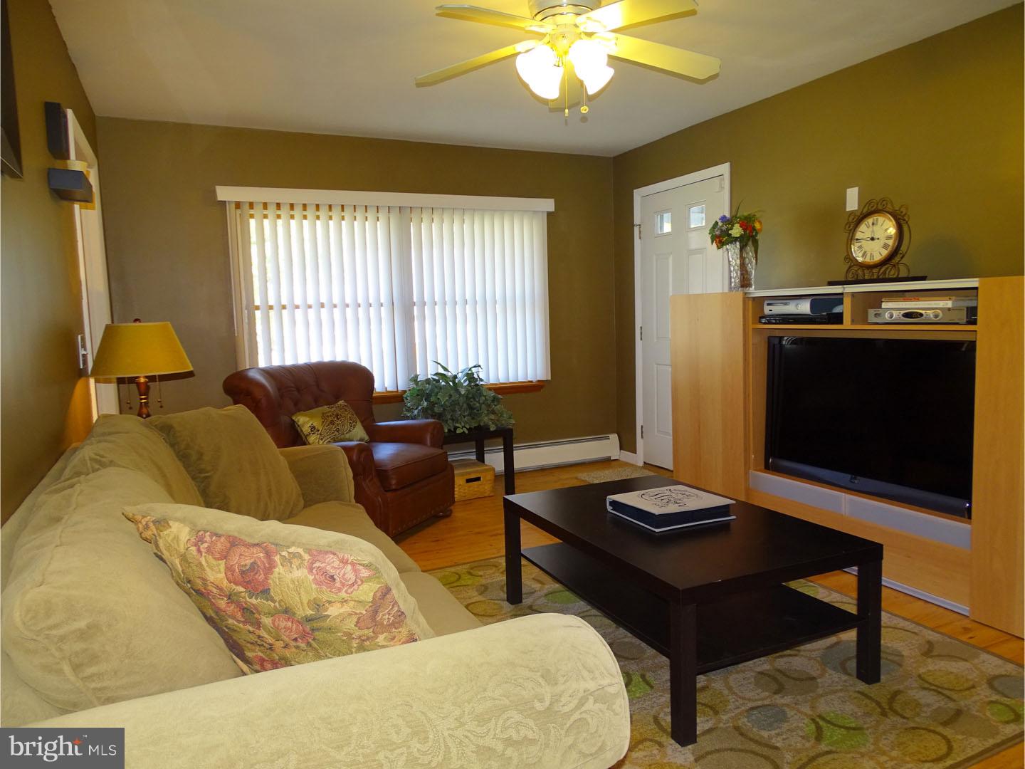 63 Quickset Road Levittown, PA 19057 - Photo 15 of 25 In-law Suite