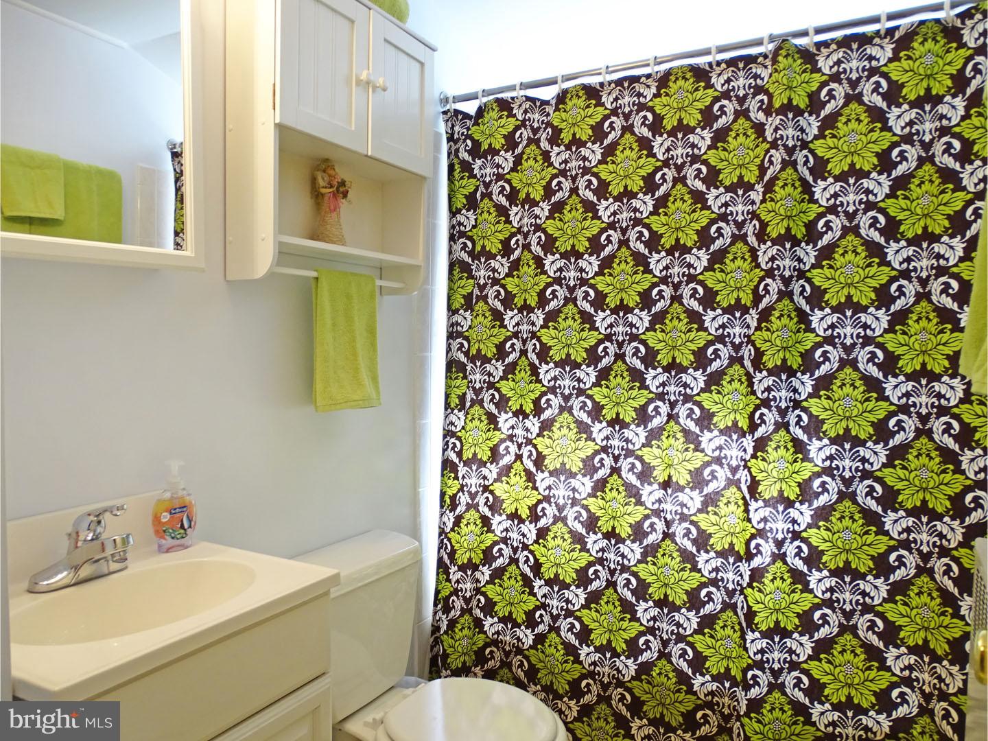 63 Quickset Road Levittown, PA 19057 - Photo 22 of 25 Bathroom