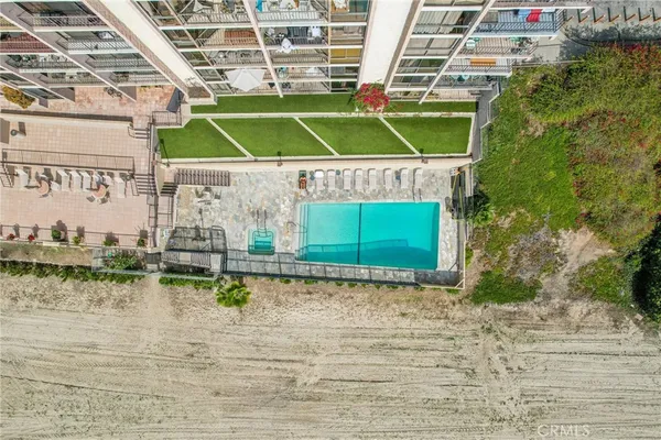 a view of a water fountain