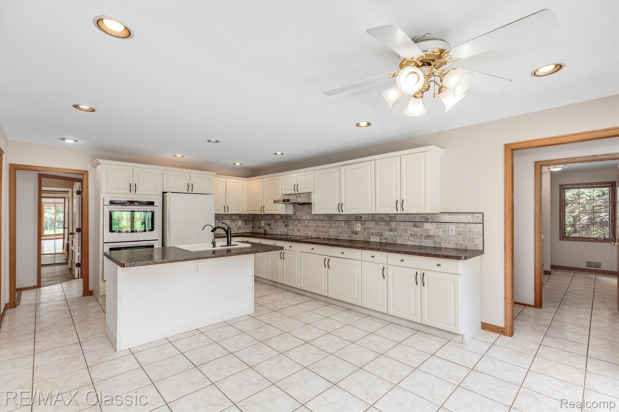 25490 Wixom Road Novi, MI 48374 - Photo 14 of 54 Kitchen