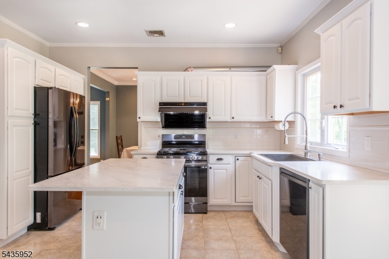 1 Fiddlers Way Sparta, NJ 07871 - Photo 12 of 37