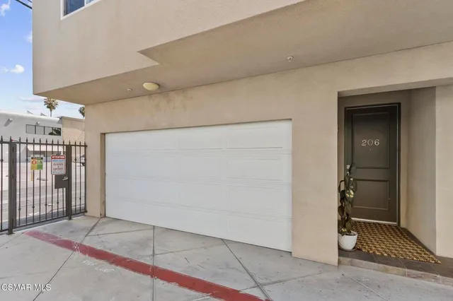a view of a backyard with sitting area and furniture