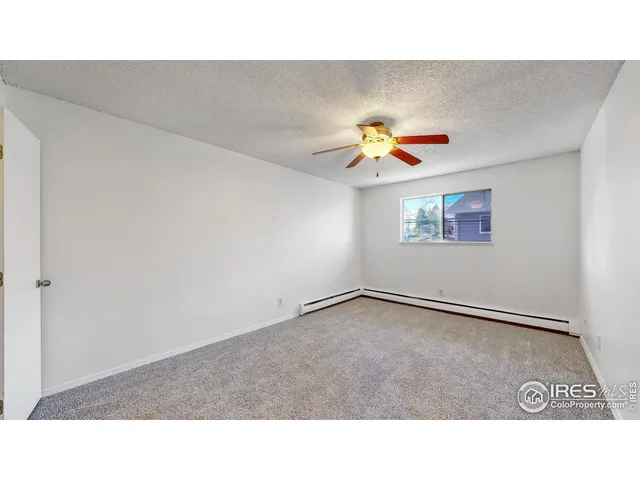 a black and white photo of a living room