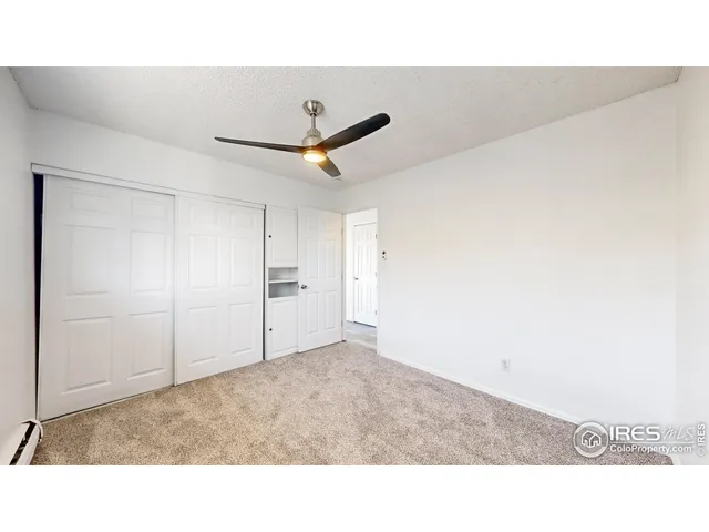 a black and white photo of a living room