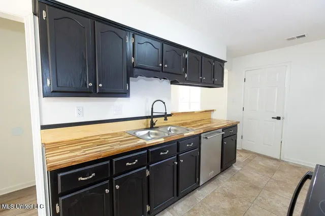 $1,700 | 10335 Yates Drive, Olive Branch, MS 38654