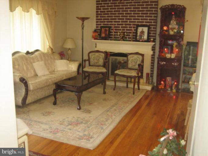 407 University Boulevard West Silver Spring, MD 20901 - Photo 8 of 18 Living Room #3